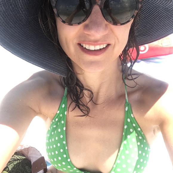 Meet your Posher, Celina - Picture 2 of 7